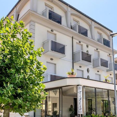 Hotel Tiglio リミニ エクステリア 写真