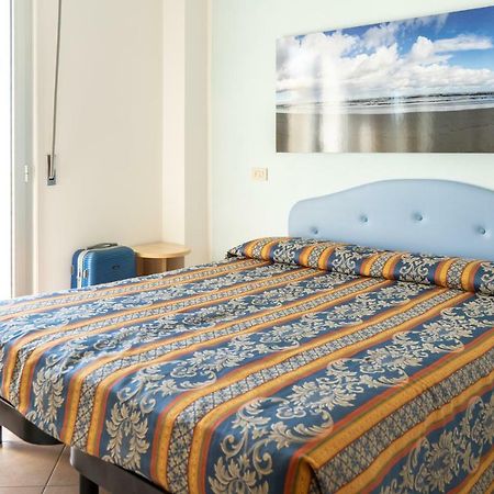 Hotel Tiglio リミニ エクステリア 写真