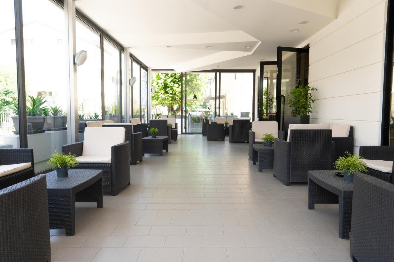 Hotel Tiglio リミニ エクステリア 写真