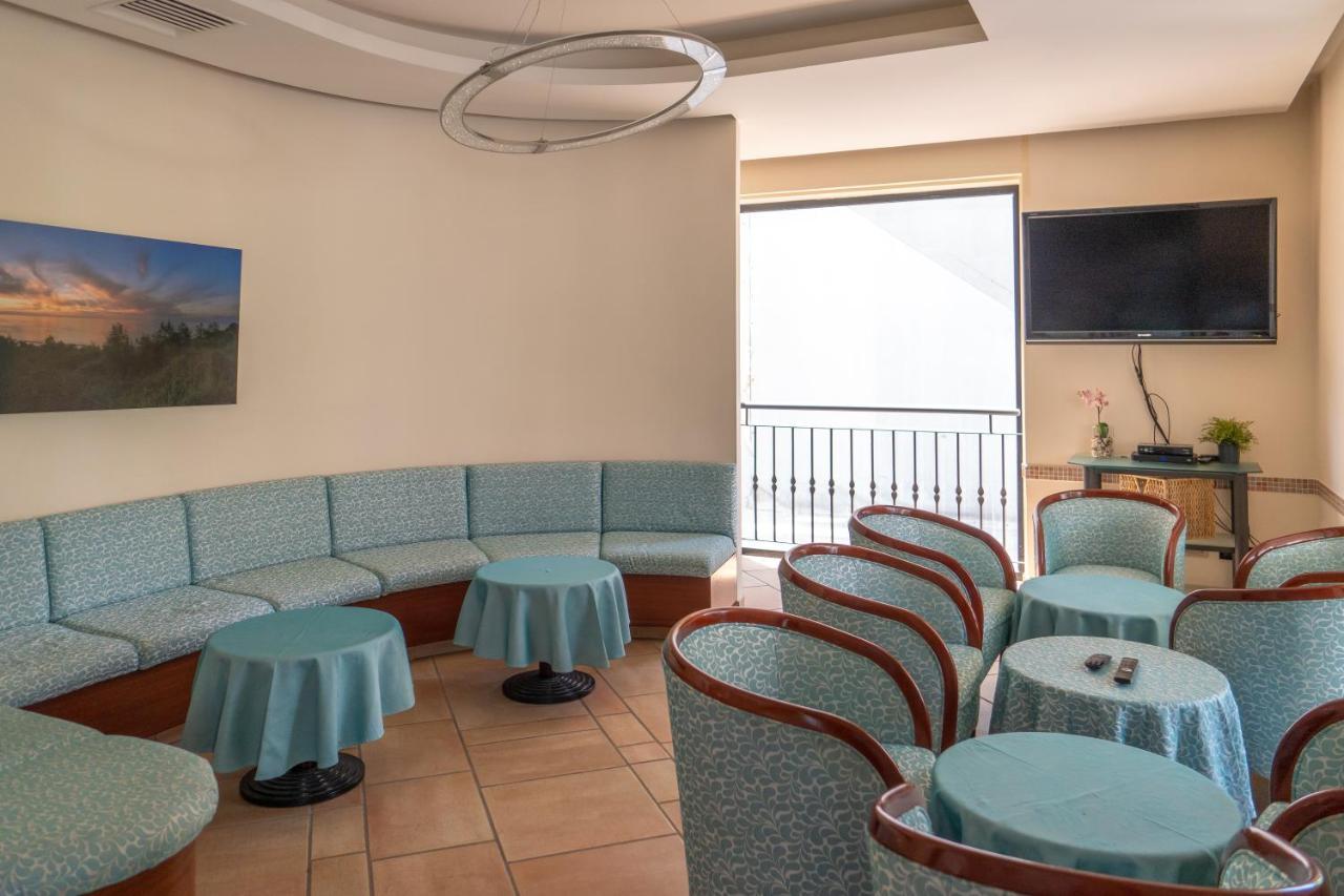 Hotel Tiglio リミニ エクステリア 写真