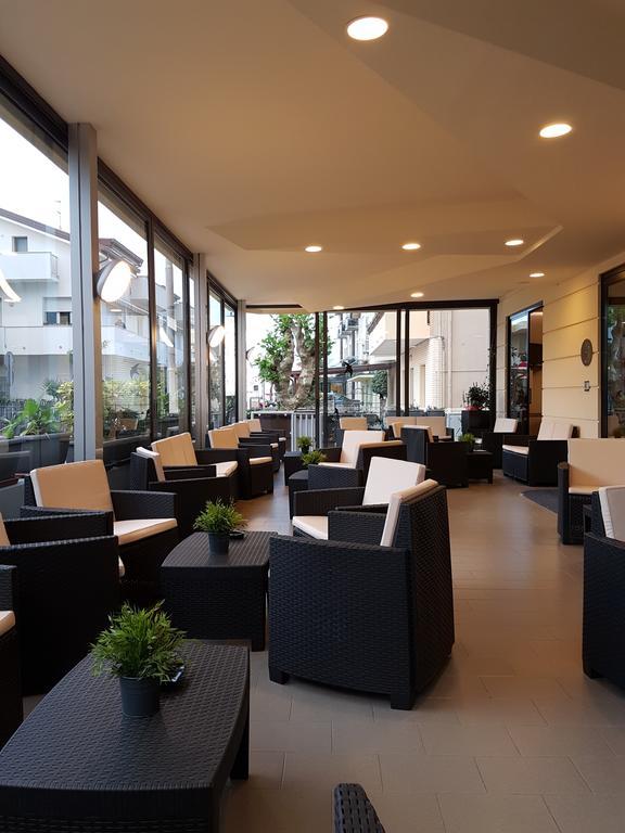 Hotel Tiglio リミニ エクステリア 写真