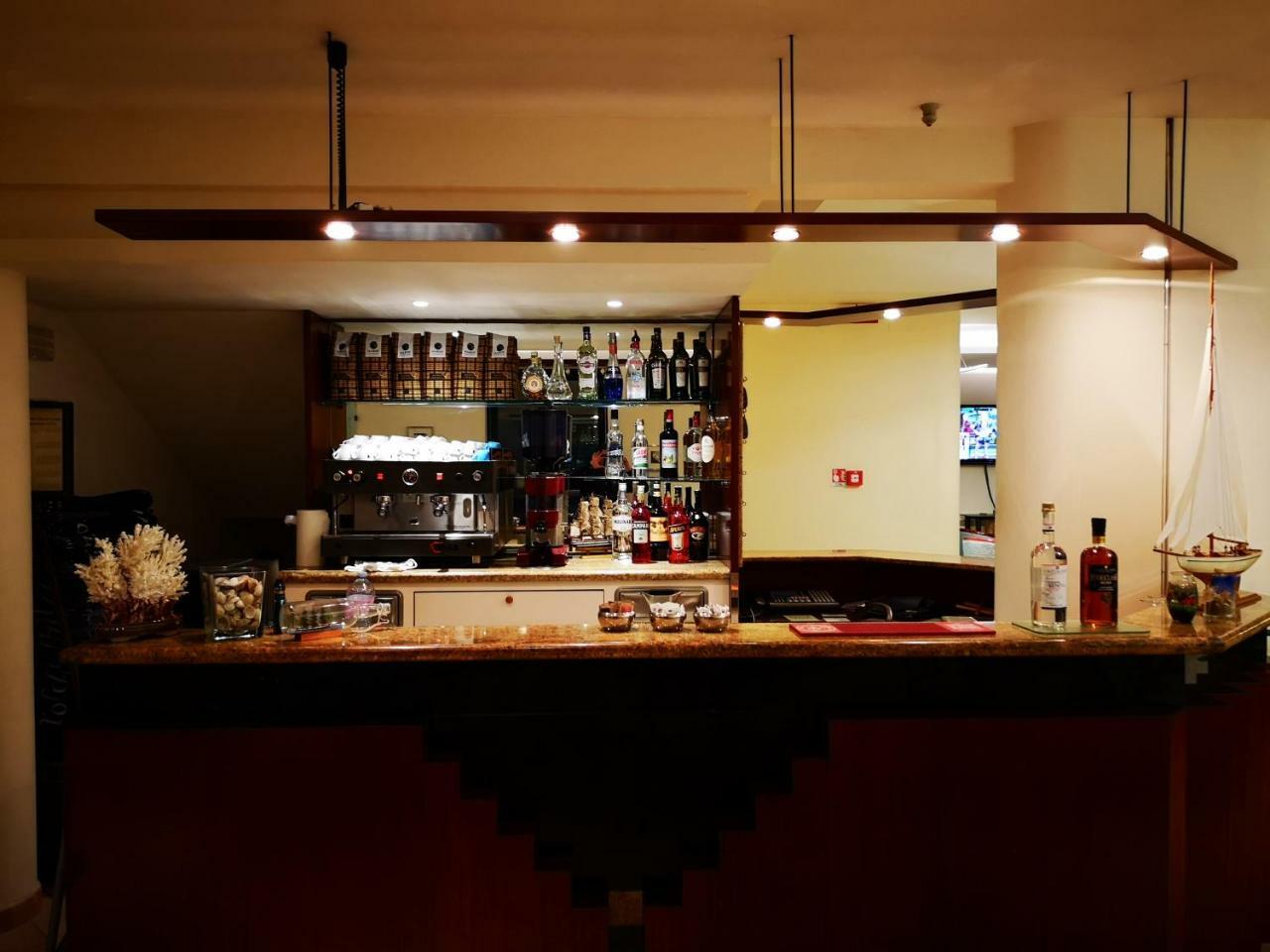 Hotel Tiglio リミニ エクステリア 写真