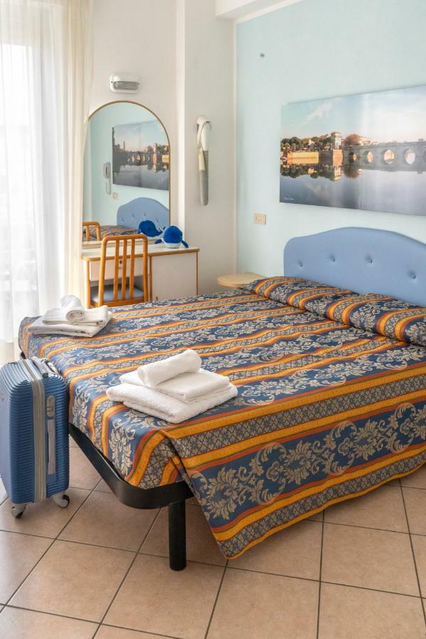 Hotel Tiglio リミニ エクステリア 写真