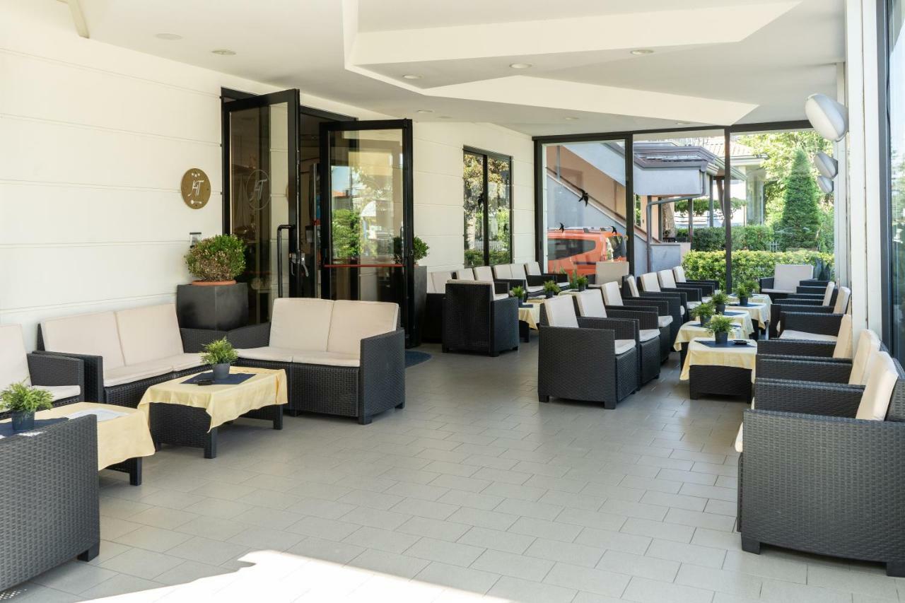 Hotel Tiglio リミニ エクステリア 写真