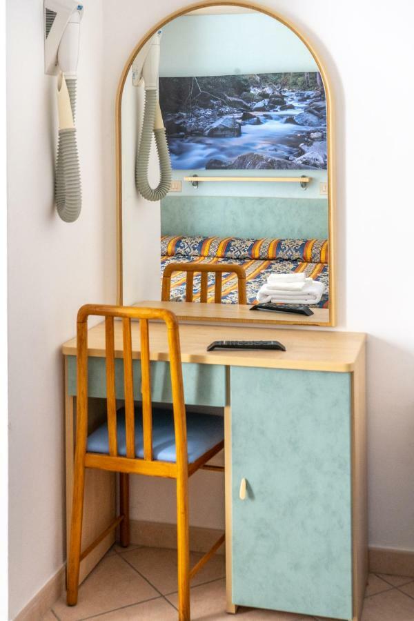Hotel Tiglio リミニ エクステリア 写真