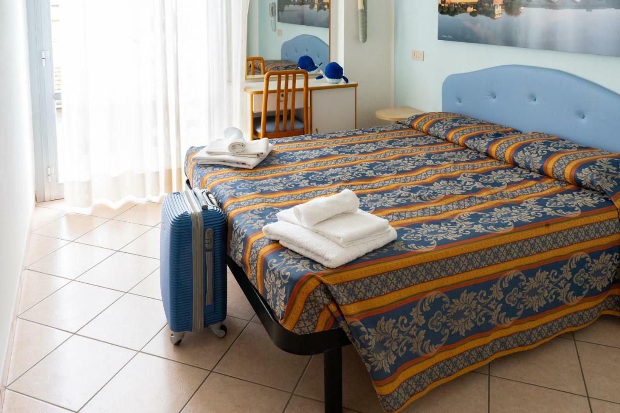 Hotel Tiglio リミニ エクステリア 写真