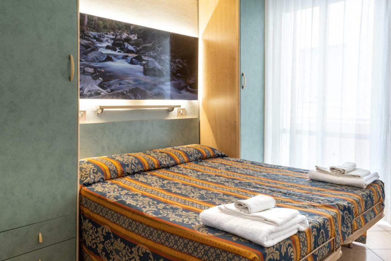 Hotel Tiglio リミニ エクステリア 写真