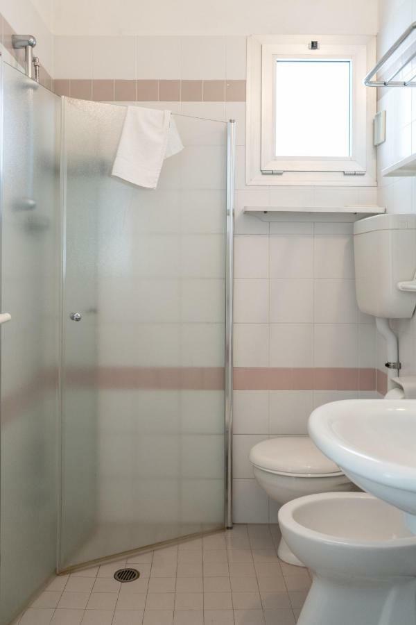 Hotel Tiglio リミニ エクステリア 写真