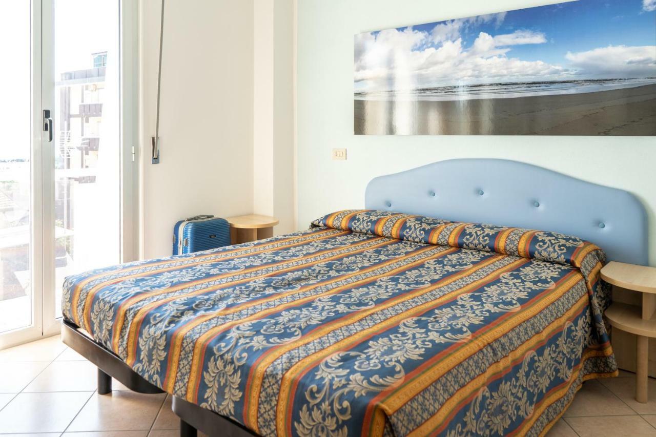 Hotel Tiglio リミニ エクステリア 写真