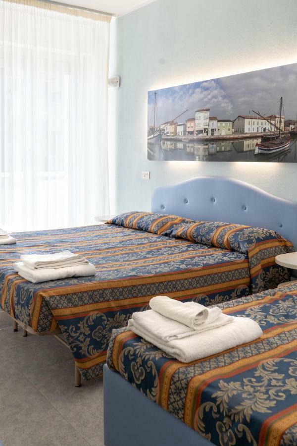 Hotel Tiglio リミニ エクステリア 写真